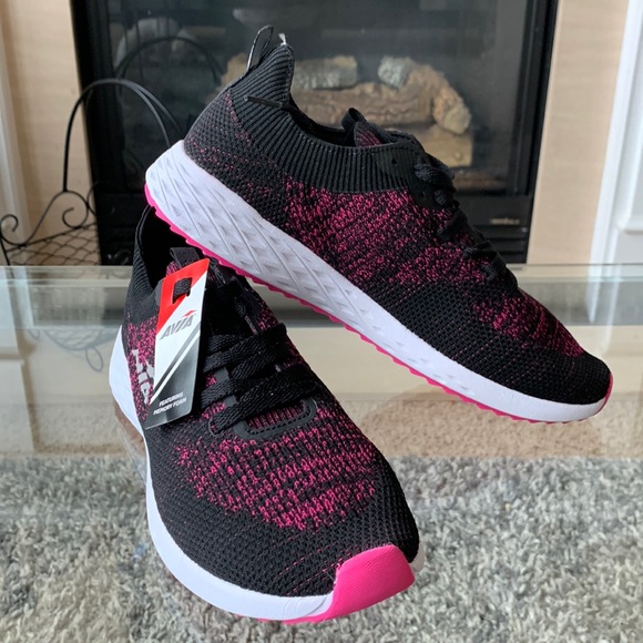 NWT AVIA Black & Fuchsia Helix Walking Shoes - Picture 1 of 9